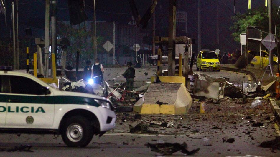 Ataque con explosivos deja cinco heridos y destruye peaje en frontera colombo-venezolana. EFE