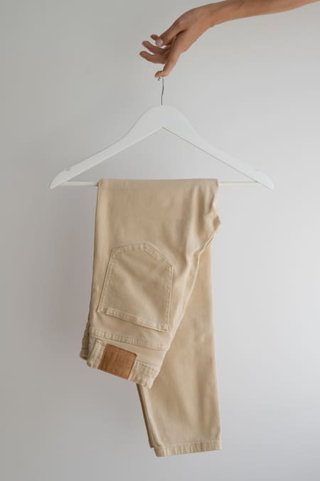 Pantalón de corderoy. Foto Freepik