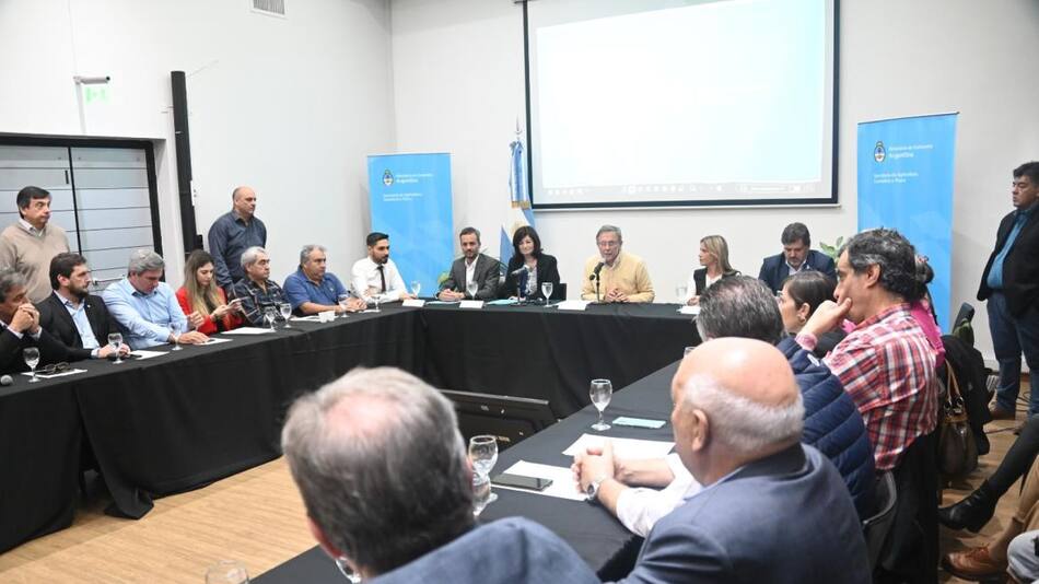 Encuentro el Gobierno y el sector pesquero. Foto: @JuanjoBahillo.