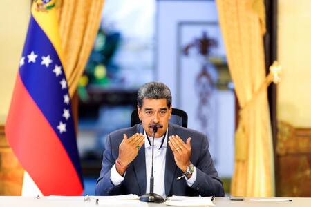 Fotografía cedida por Prensa Miraflores donde se observa al presidente de Venezuela, Nicolás Maduro, durante un Consejo de Defensa de la Nación, en Caracas (Venezuela). EFE