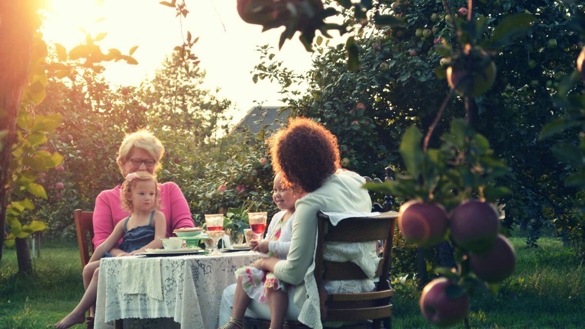 Algunas familias modifican su apellido al mudarse a otro país. Foto: Unsplash.