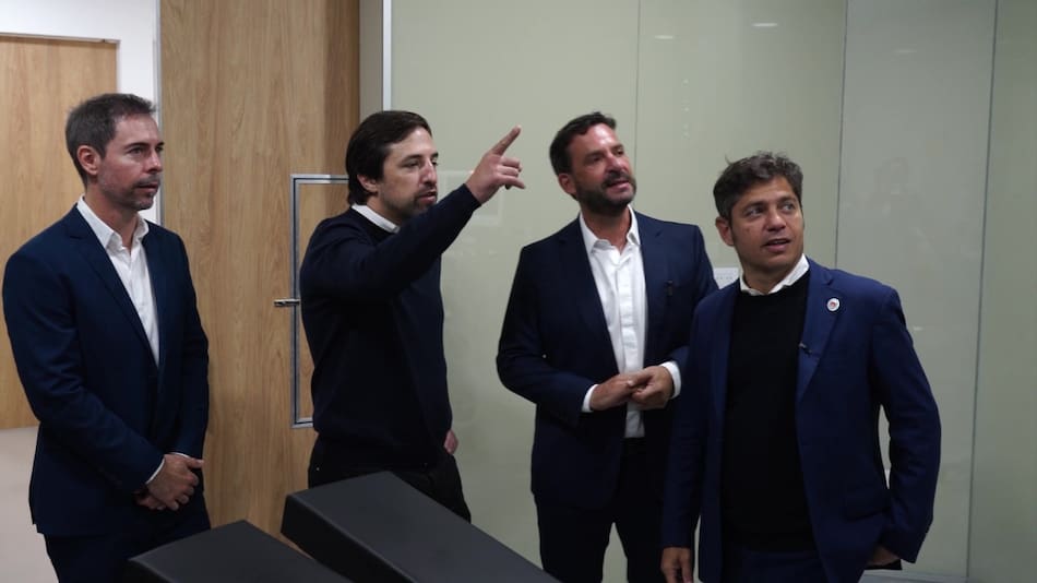Ariel Sujarchuk y Axel Kicillof en la inauguración de la quinta UDP del partido de Escobar.