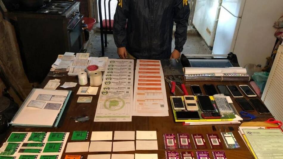 Catorce detenidos por falsificar obleas de VTV y GNC