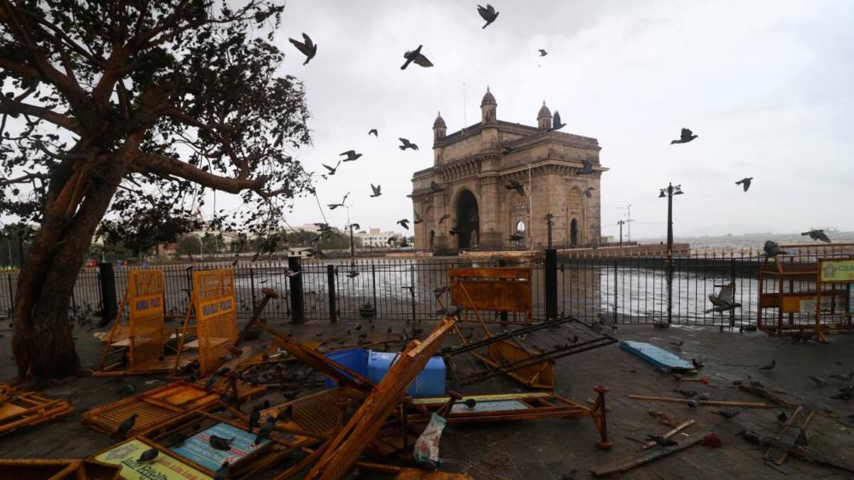Un ciclón arrasa la costa occidental de la India