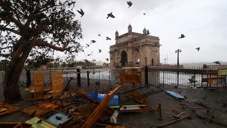 Un ciclón arrasa la costa occidental de la India