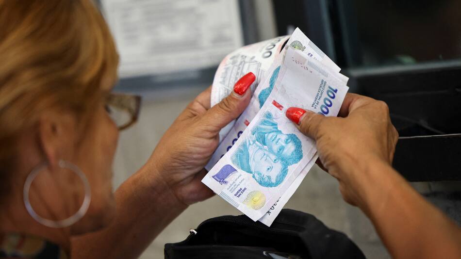 Créditos, préstamos, dinero, plata. Foto: Reuters.