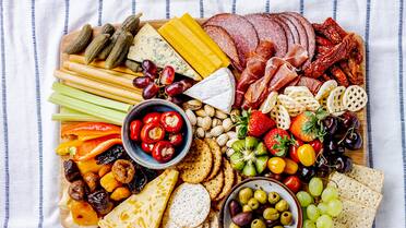 Por qué no hay que comer la picada con el fiambre recién sacado de la heladera: la respuesta de los expertos