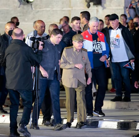 Miguel Diaz- Canel junto a Raúl Castro.