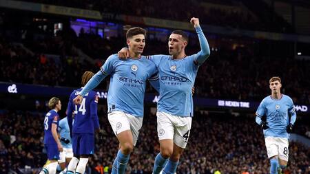 Julián Álvarez y Phil Foden; Manchester City. Foto: Reuters.