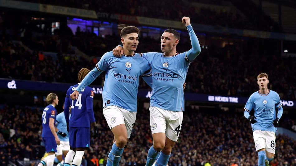 Julián Álvarez y Phil Foden; Manchester City. Foto: Reuters.