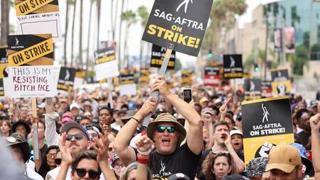 Huelga de guionista y actores de Hollywood. Foto: Reuters.