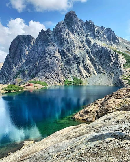 Laguna Negra. Foto Instagram @travel.arg.