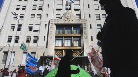 Movilización frente al ministerio de Desarrollo Social. Foto: NA.