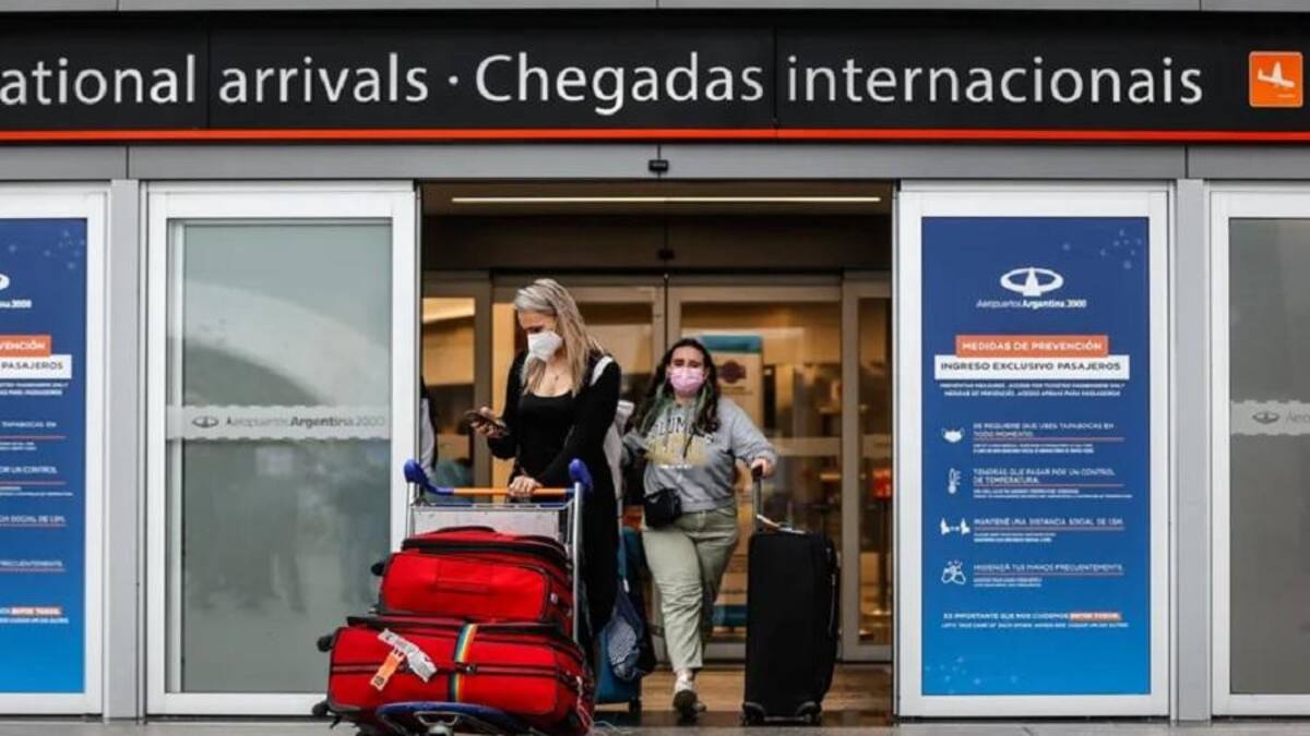 Turistas llegan al país por distintas vías con fines turísticos (EFE/Juan Ignacio Roncoroni)