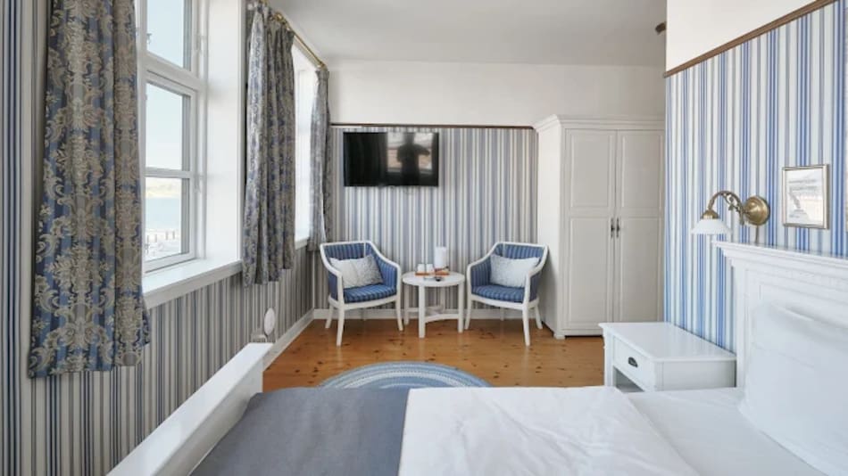 Un famoso hotel regala sus muebles.