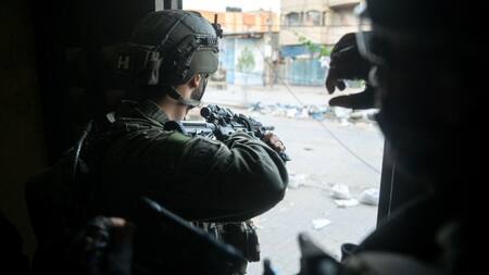 Soldados israelíes en la Franja de Gaza; guerra Israel-Hamás: Foto: EFE