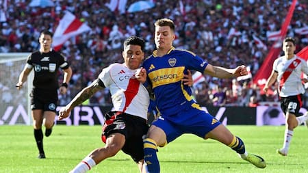 Superclásico entre Boca Juniors y River Plate.