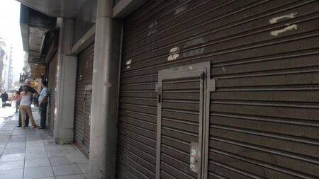 Cierre de comercios por crisis de coronavirus en Argentina