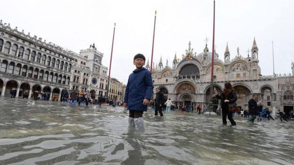 Desciende el agua en Venecia tras otro día de inundaciones