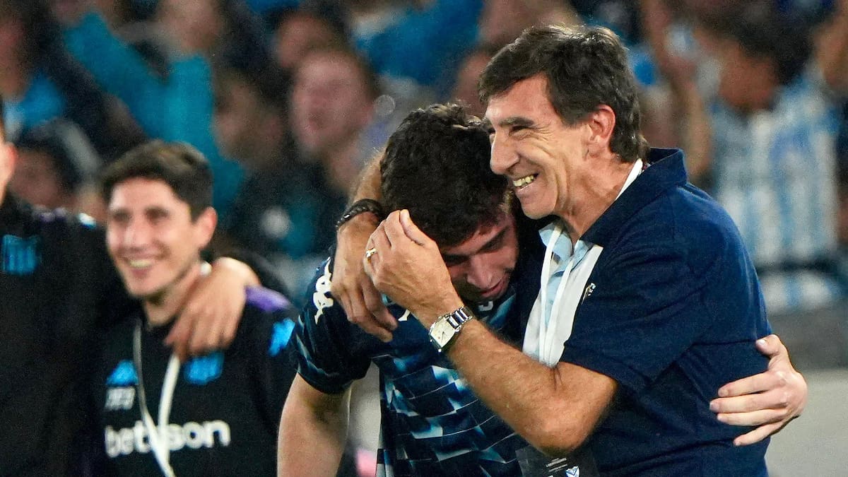 Festejo de Gustavo Costas en Racing.