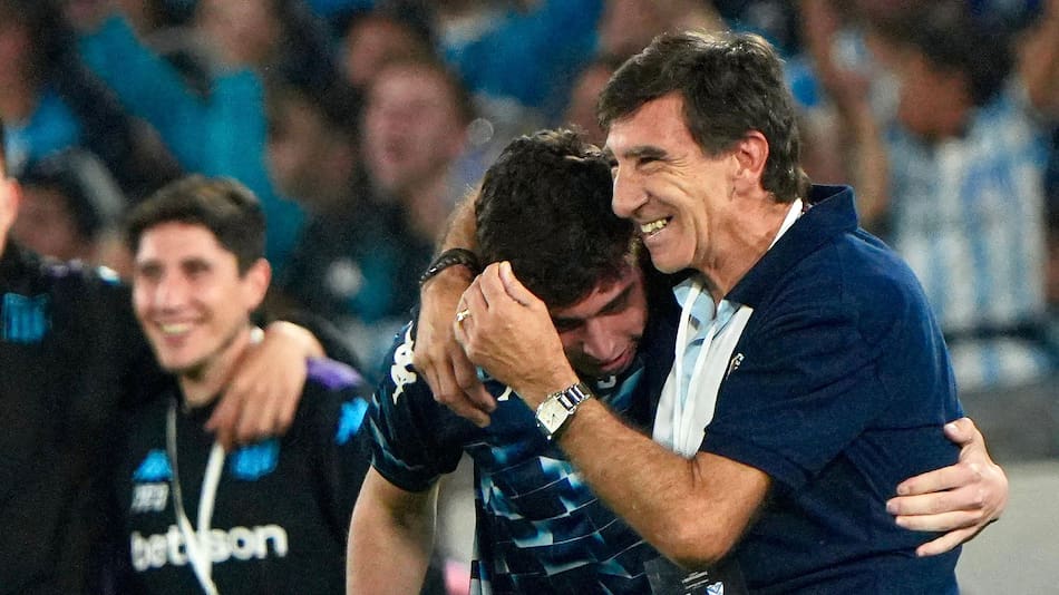 Festejo de Gustavo Costas en Racing.