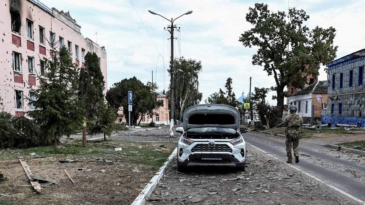 El edificio dañado durante un reciente combate entre fuerzas ucranianas y rusas en la ciudad de Sudzha. Foto: Reuters / Yan Dobronosov.