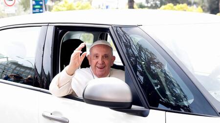 Papa Francisco abandonó el hospital de Roma tras su internación. Foto: REUTERS.