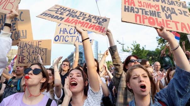 Serbia: protesta masiva en Belgrado contra el gobierno de Vucic y la violencia
