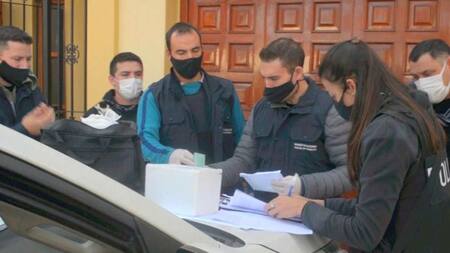 Vacunatorio clandestino en Mendoza, foto Via País