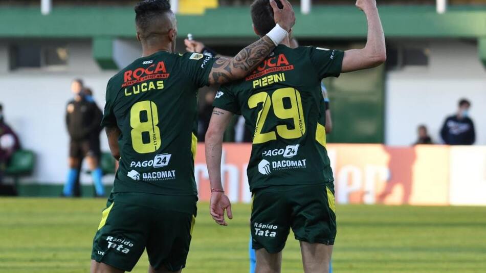Festejo de Defensa y Justicia ante Newells por la Liga Profesional de Fútbol