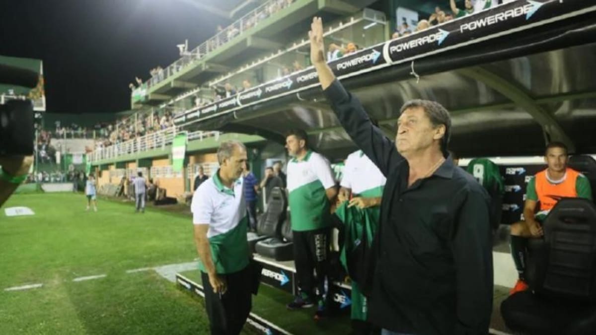 Julio César Falcioni en Banfield. Foto: NA.