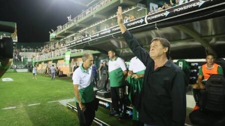 Vuelve el Emperador: Banfield anunció la llegada Julio César Falcioni como nuevo entrenador