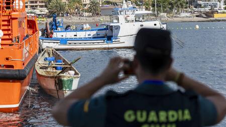 Rescatan al menos a 324 migrantes en 6 barcos cerca de las Islas Canarias. EFE