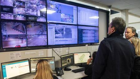 Sergio Massa recorrió el Centro de Operaciones Municipal en Almirante Brown. Foto: Prensa.