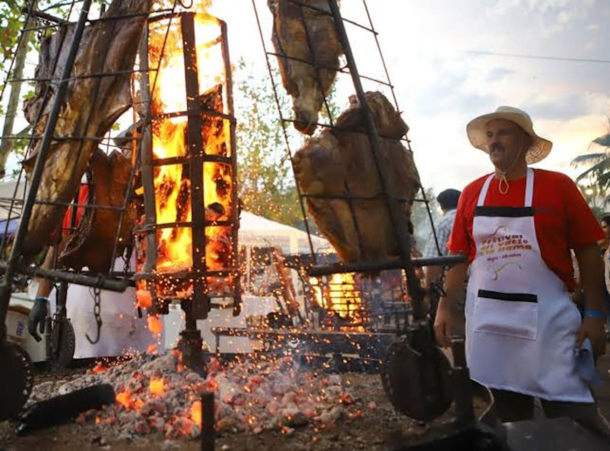Vacío durante una fiesta gastronómica popular en Guernica.