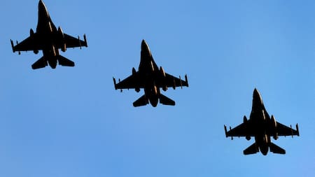 Estados Unidos ve la necesidad de fabricar armamento más rápido y económico. Foto: Reuters.