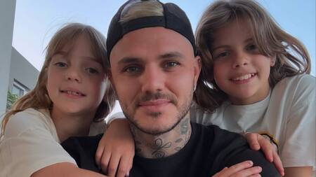 Mauro Icardi y Francesca e Isabella, sus dos hijas. Foto: Instagram.