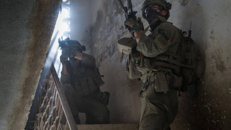 Soldados israelíes operan en Gaza. Foto: Reuters