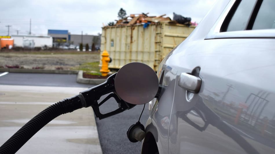 Estación de servicio; combustible; nafta. Foto: Unsplash.