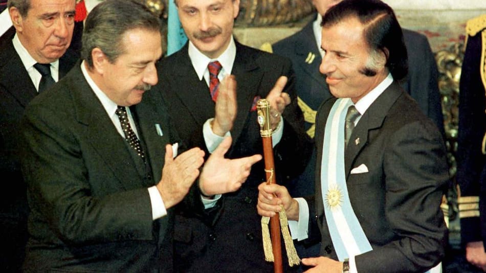 Traspaso de mando presidencial Raúl Alfonsín a Carlos Menem