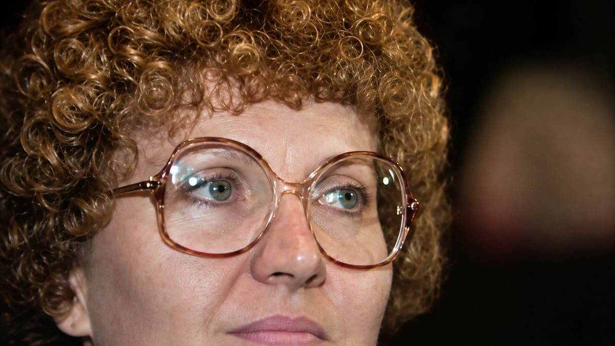 El macabro caso de Candy Montgomery, la mujer que mató a su amiga de 41 hachazos y quedó libre: la historia que inspiró a la serie “Amor y muerte” de HBO