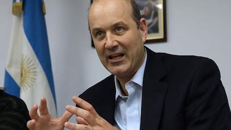 Sturzenegger habló de la reforma laboral: qué dijo sobre la jornada laboral de 13 horas en Argentina