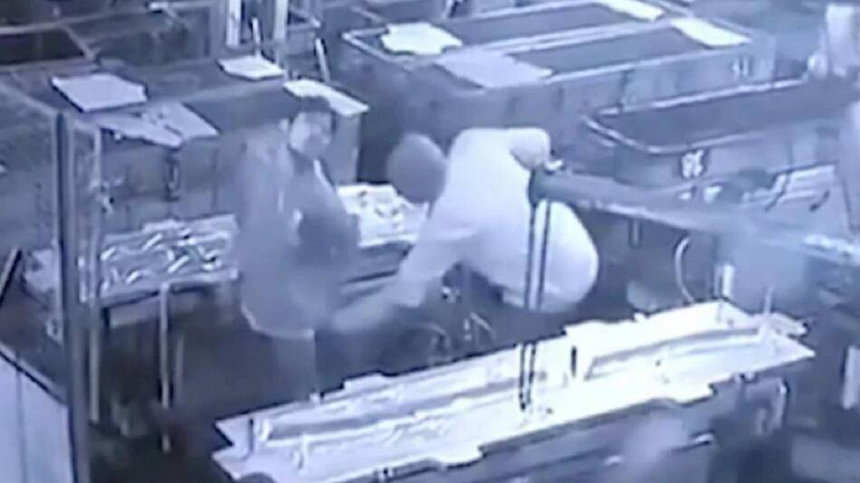 Jefe mató a su empleado con una manguera de aire a presión