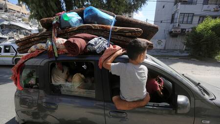 Éxodo de civiles de la Franja de Gaza. Foto: NA.