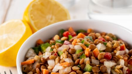 Los factores que facilitan o inhiben la absorción del hierro.