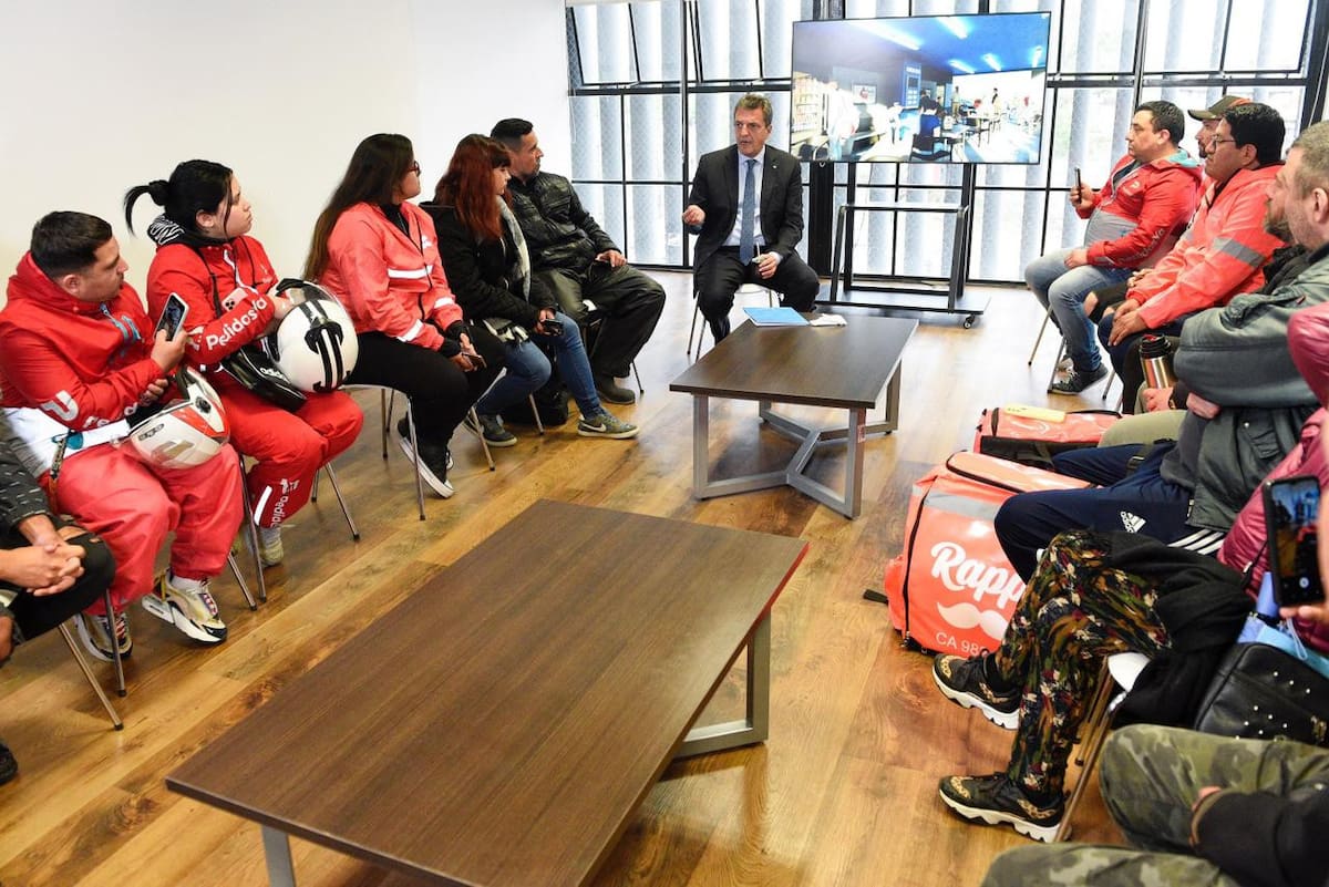 Sergio Massa se reunión con trabajadores de plataformas de delivery