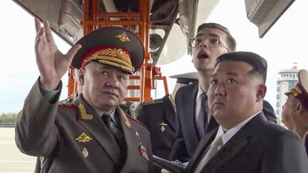 Kim Jong Un junto a Serguéi Shoigú, ministro de Defensa de Rusia. Foto: EFE.