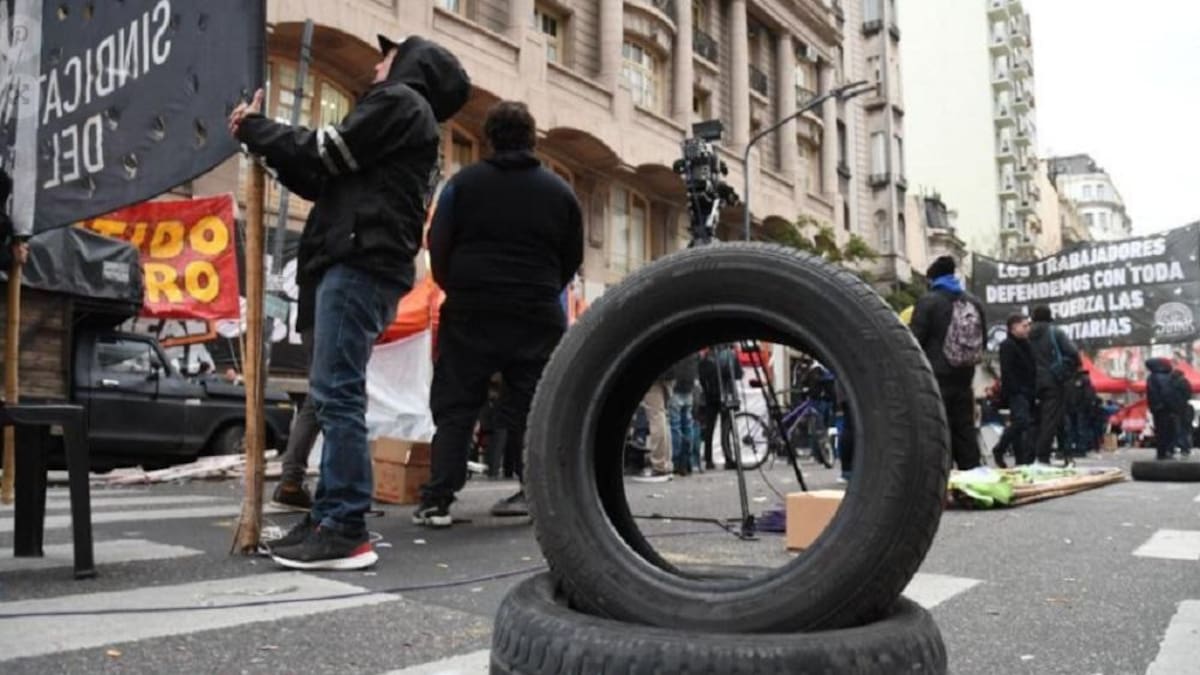 Crisis de la industria del neumático, Télam