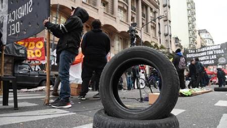 Crisis de la industria del neumático, Télam