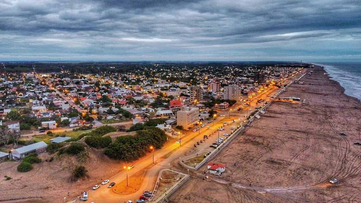 Cuando cae el sol, Claromecó mantiene su esencia calma